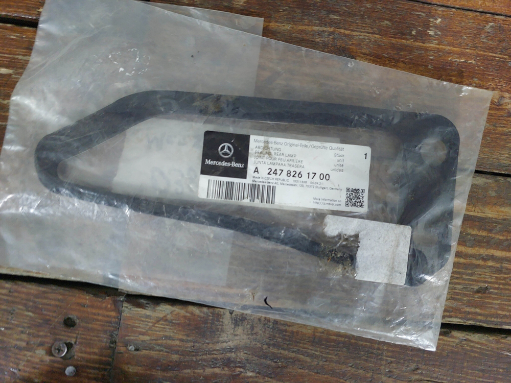 Уплотнитель заднего фонаря Mercedes GLB (X247) 19-нв Новое Оригинал A2478261700