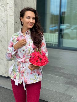 Рубашка с яркими цветами из хлопка