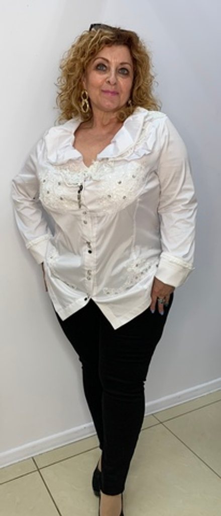 Белый блузон - жакет с кружевной вышивкой