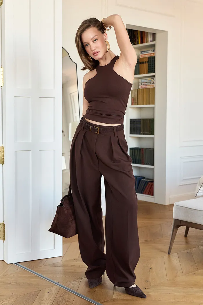 Майка из хлопка шоколадного цвета