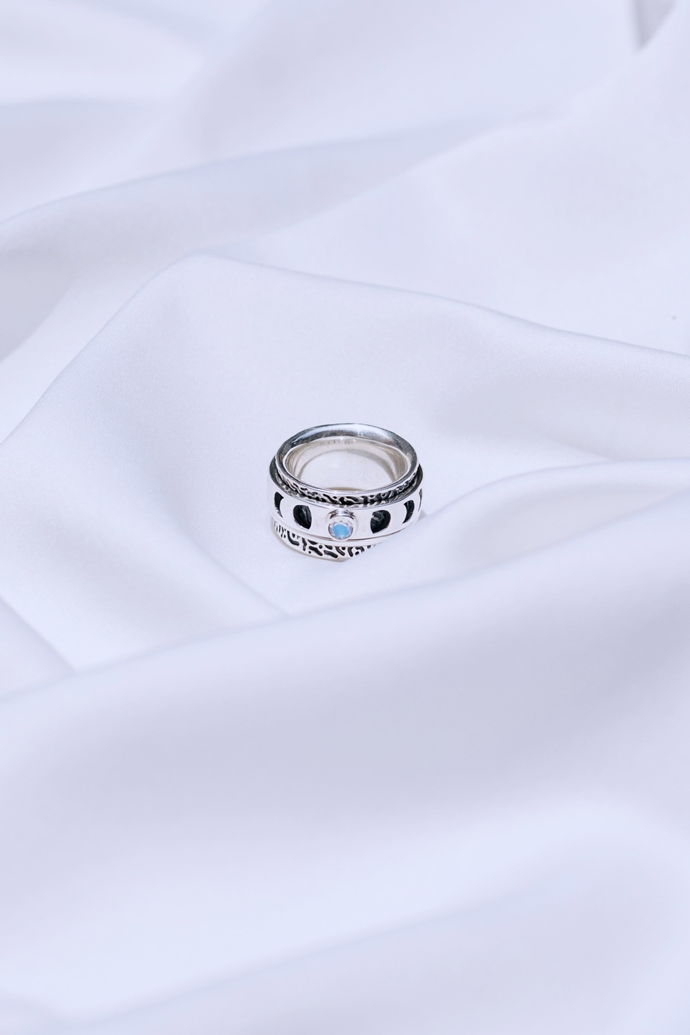 Кольцо «Полнолуние» с лунным радужным камнем и лабрадоритом