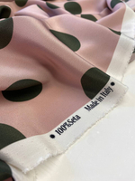 Шелк сиреневый в темно-зеленый горошек