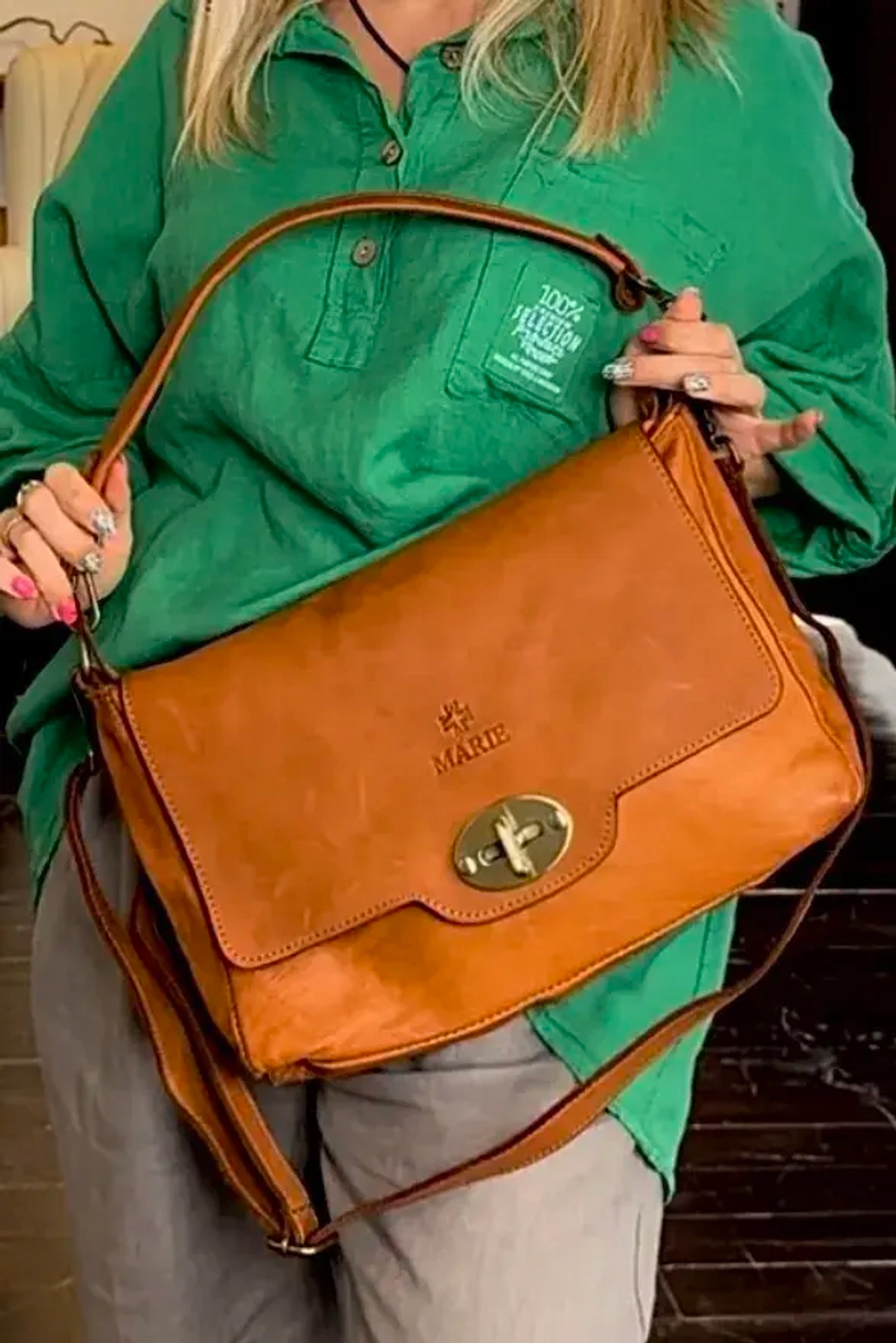 Женская наплечная сумка из натуральной винтажной кожи цвета whisky