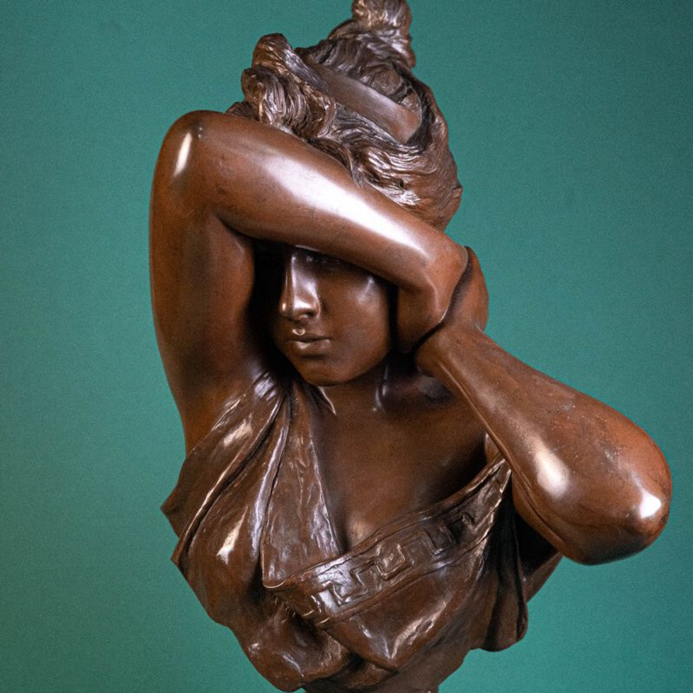 Бюст девушки