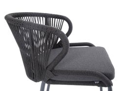 "Милан" стул плетеный из роупа, каркас алюминий темно-серый (RAL7024) муар, роуп темно-серый круглый, ткань темно-серая 027