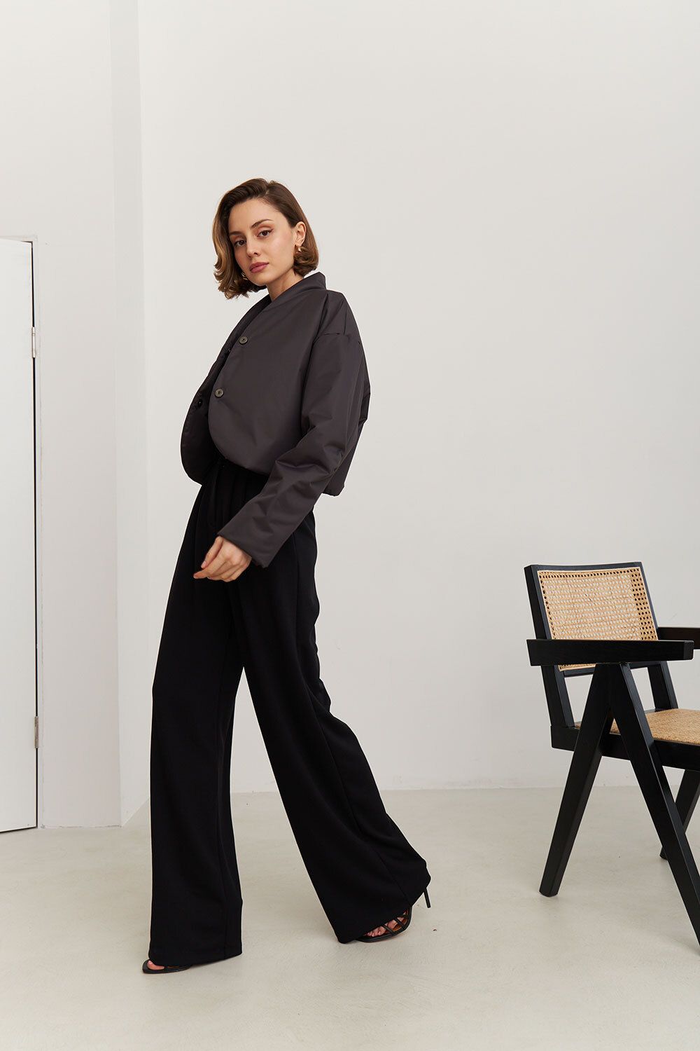 Куртка с объемными рукавами цвета графит