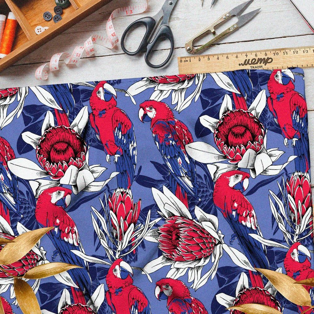 Ткань ниагара красные попугаи в цветах