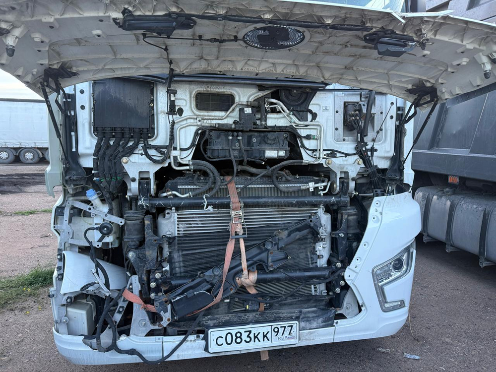 Shacman (Shaanxi) SX* 4x2 Седельный тягач SX4188YY381 (Дизельный, 12,5 л, 473 л.с., АТ)