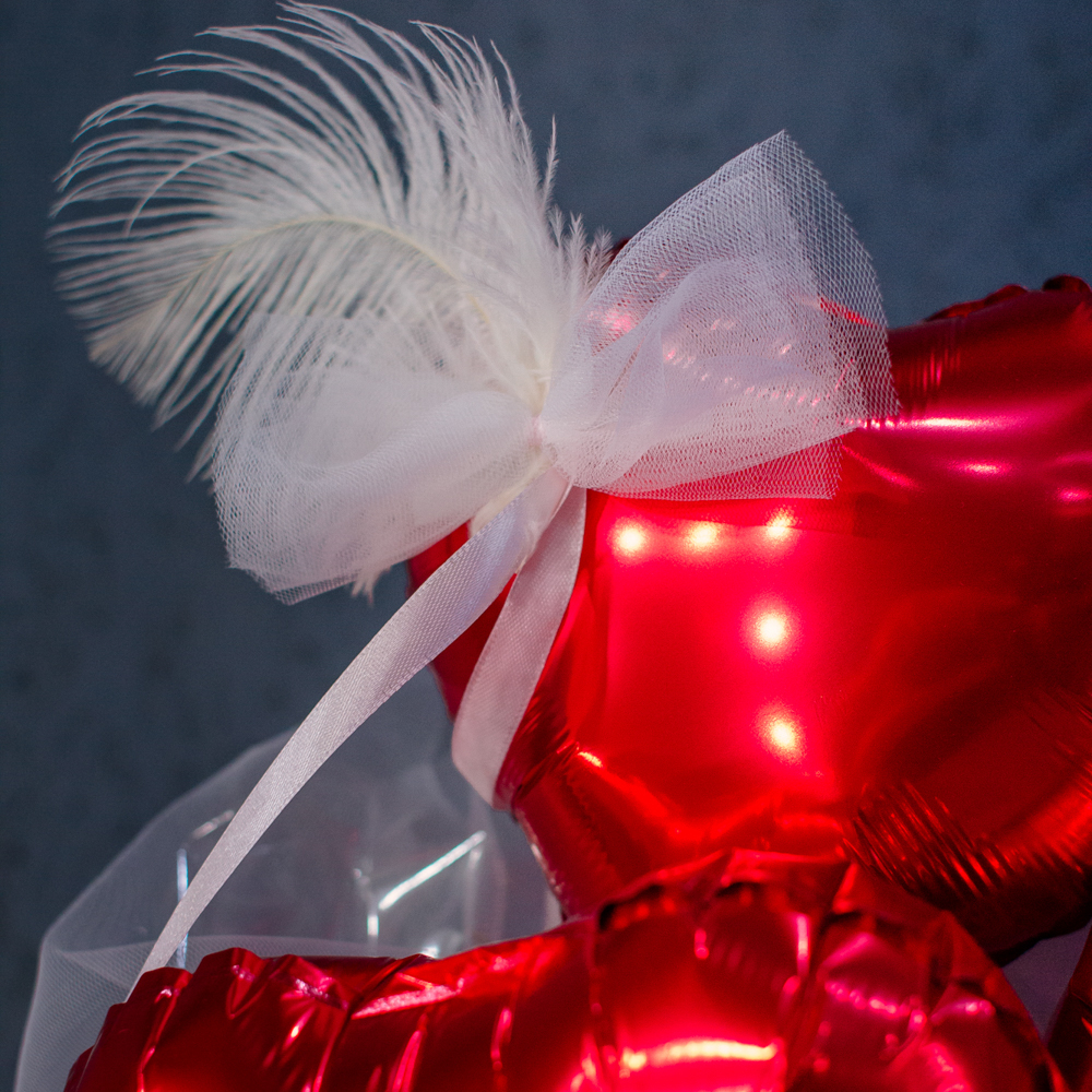 Букет с алыми шарами-сердцами