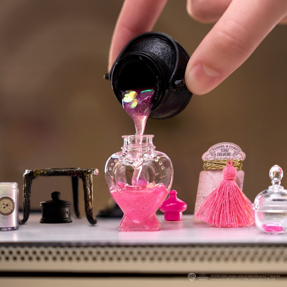MGA's Miniverse - Мини зелья Harry Potter Surprise Ball Make It Mini Potions 594512 / артикул   594512  / GTIN 035051594512