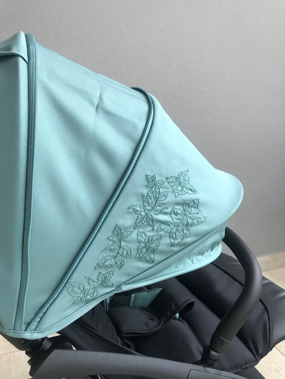 Коляска прогулочная Peppy Latina ART (mint fresh) мятная, вышивка