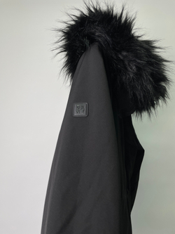 Парка DKNY