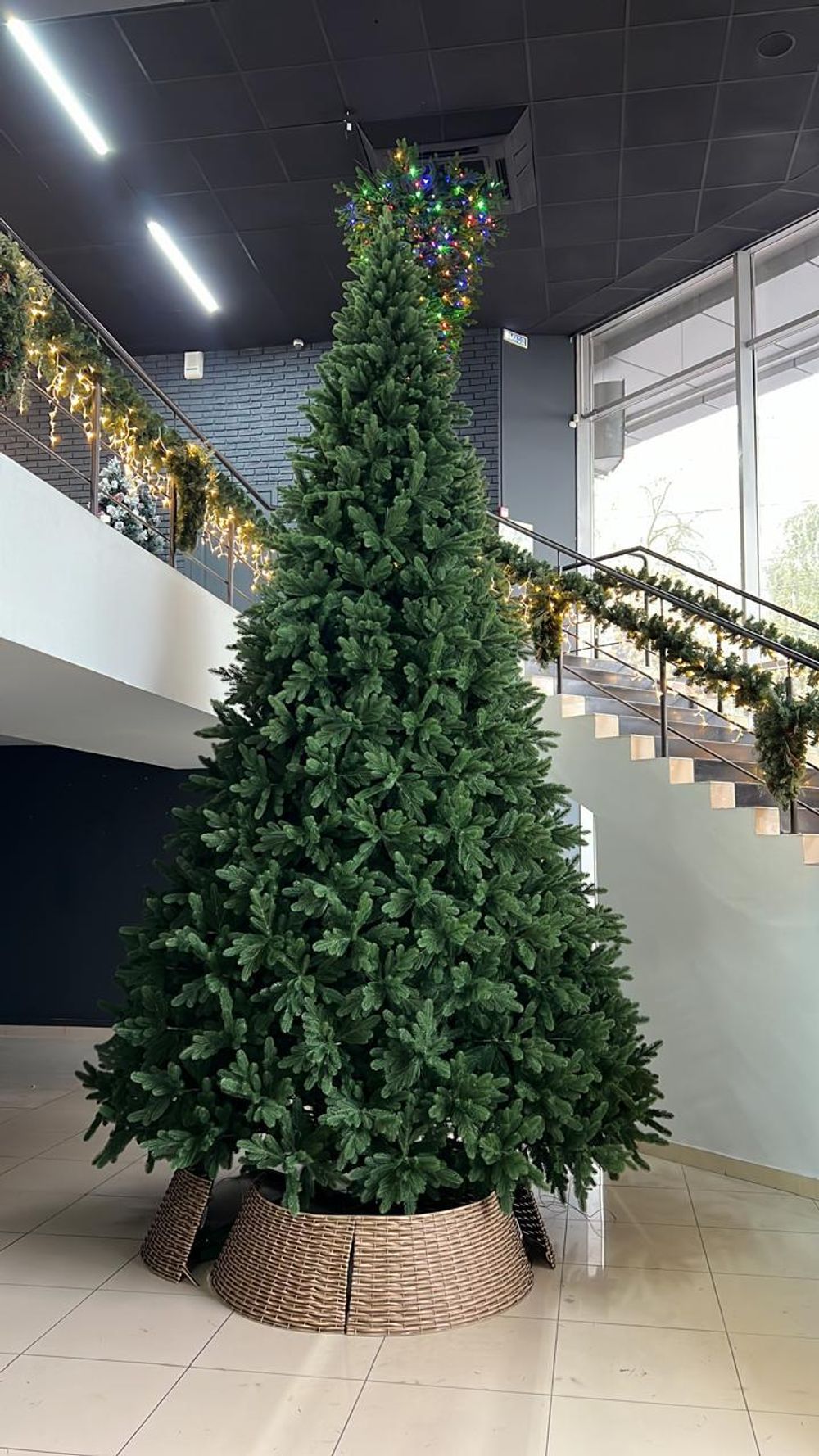 Большая елка «Городская» (Литая хвоя) 6 м