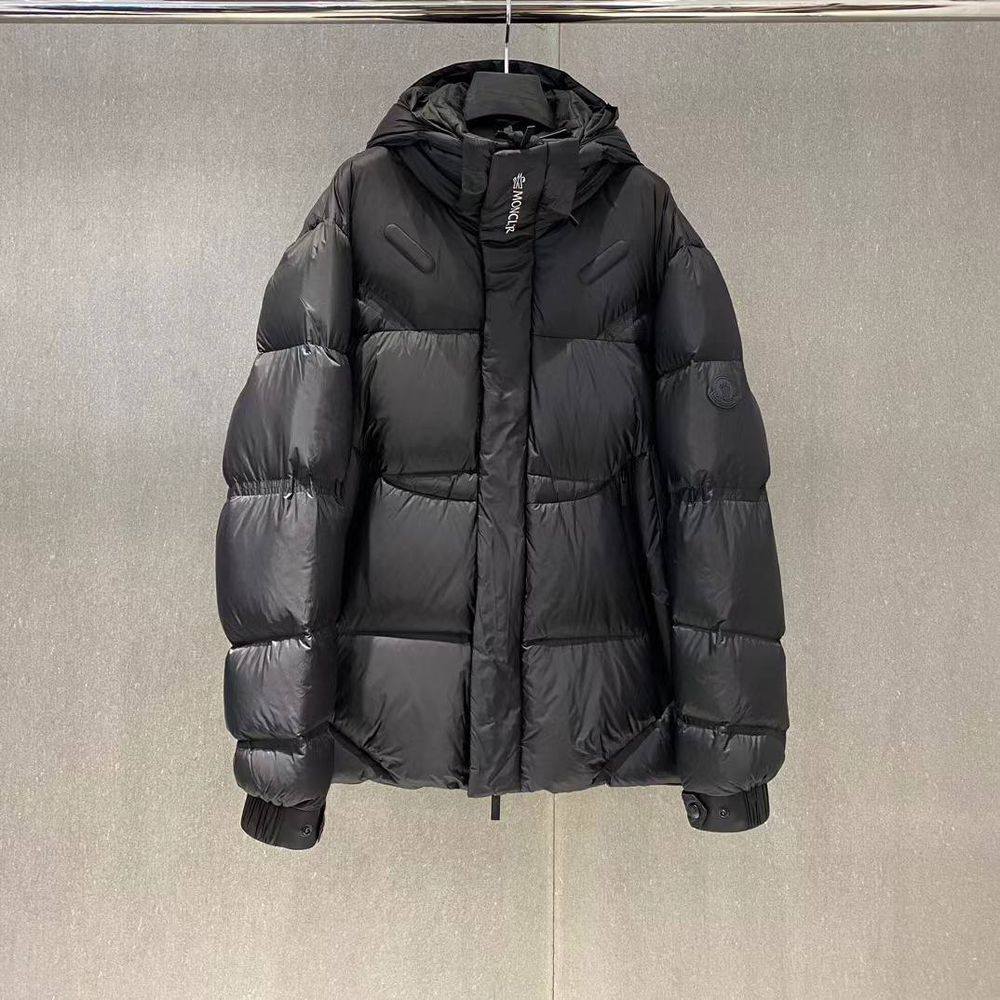 Пуховик Moncler