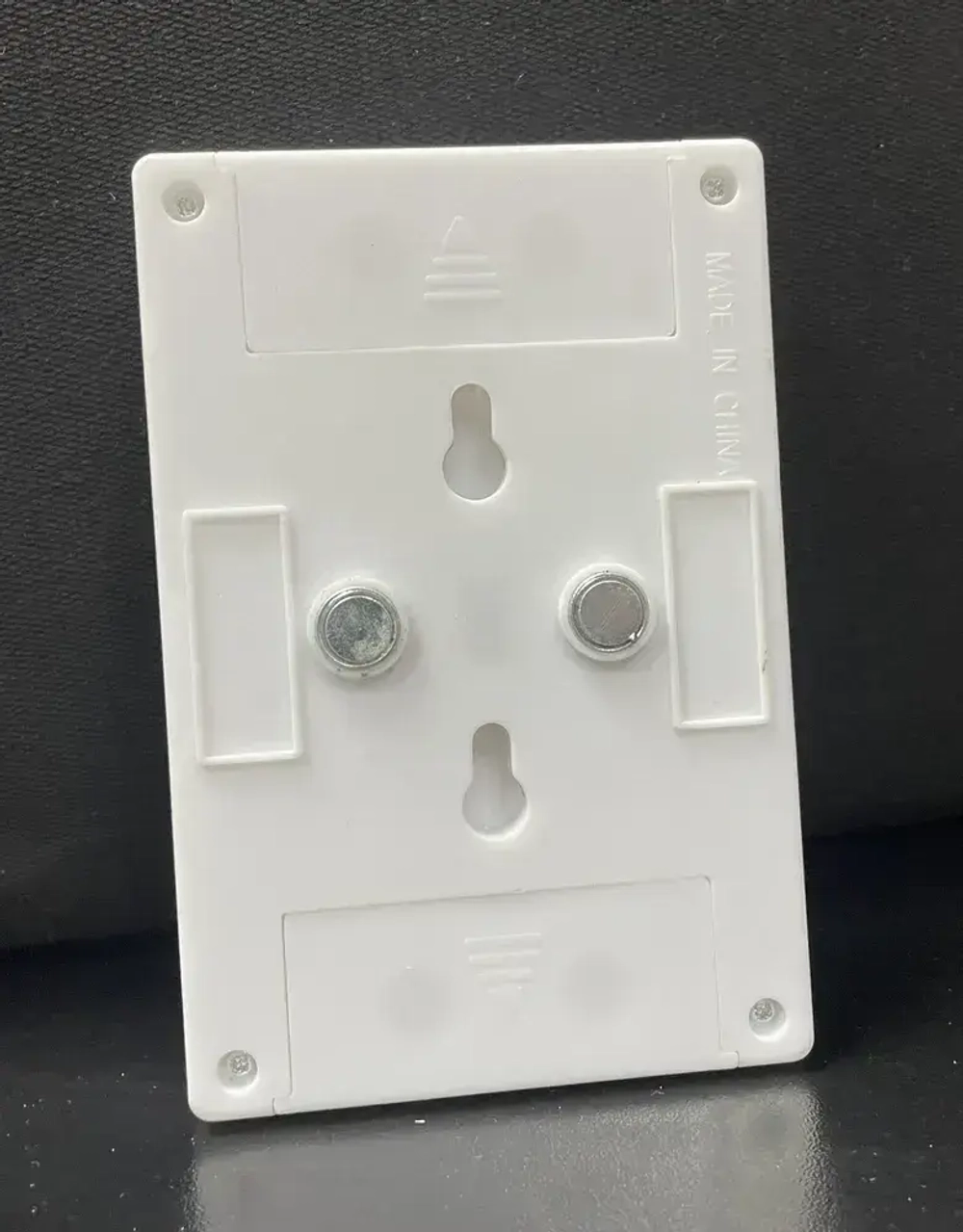 Светильник настенный беспроводной с тумблером на батарейках RUSSTA1