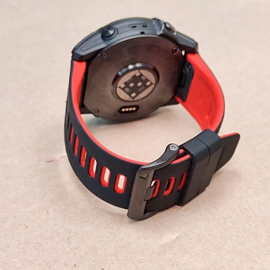 Ремешок силиконовый двухцветный 26 мм для Garmin Fenix 7x/6x/5x/5x plus/3, Descent, Tactix, Enduro, D2, Instinct 2X (Черный/красный)