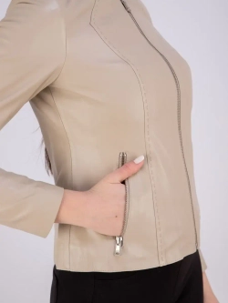 Кожаная куртка короткая на молнии демисезон