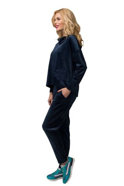 Костюм из бархатистого материала с декором (Размер: L) (Цвет: темно-синий)