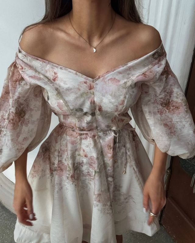 Платье мини с принтом розы, рукава фонарик