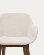 Полубарный стул Konna бежевого цвета с ножками из массива ясеня в темной отделке, 65 см