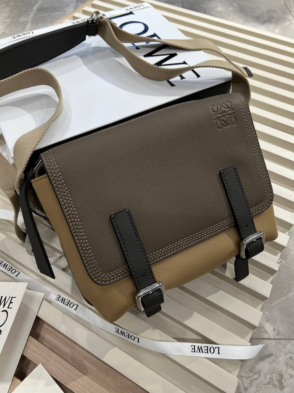 Сумка-мессенджер Loewe