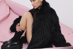 Шуба из эко-меха страуса черная