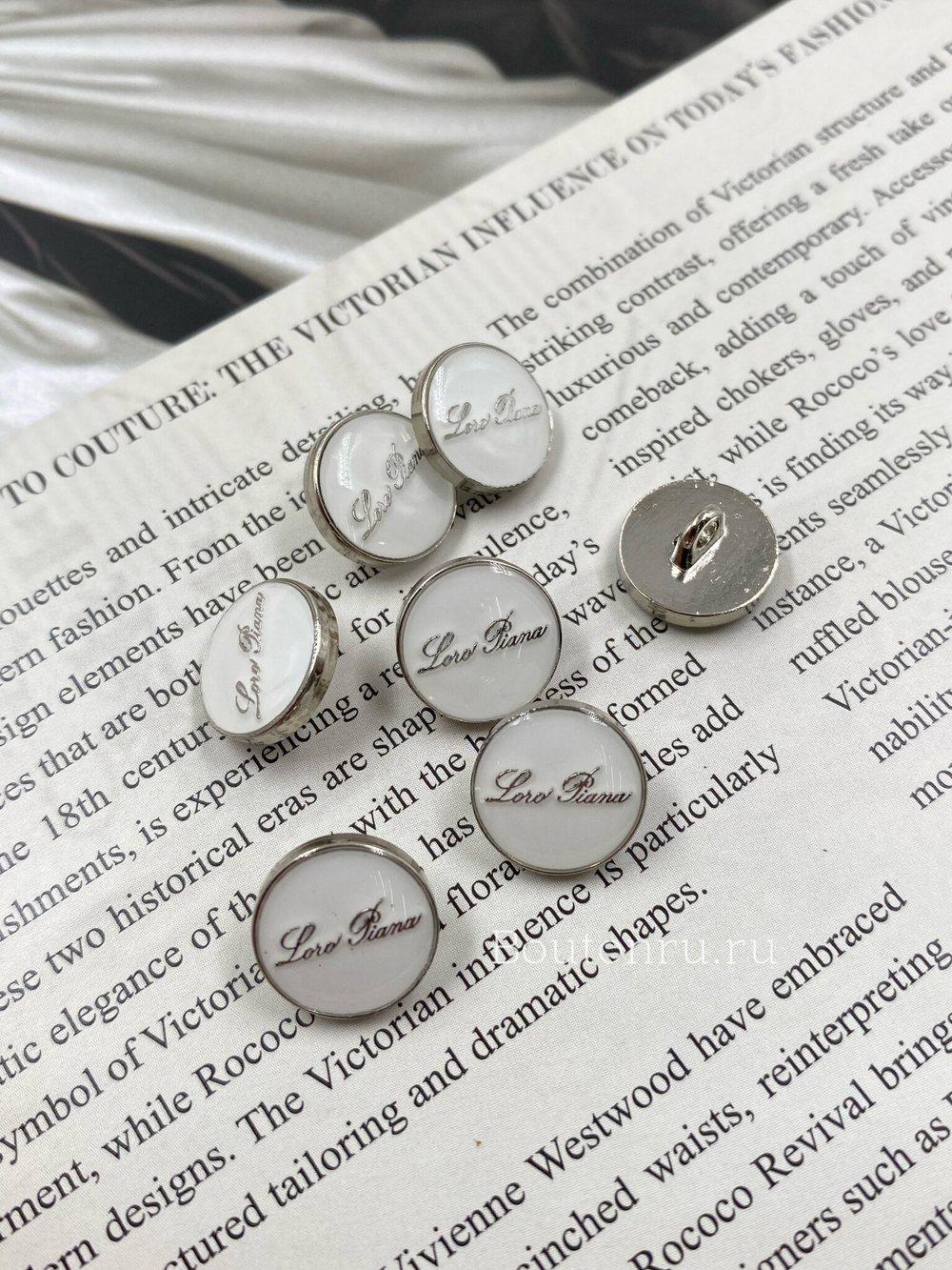 Пуговицы ЛП. лого с белой эмалью