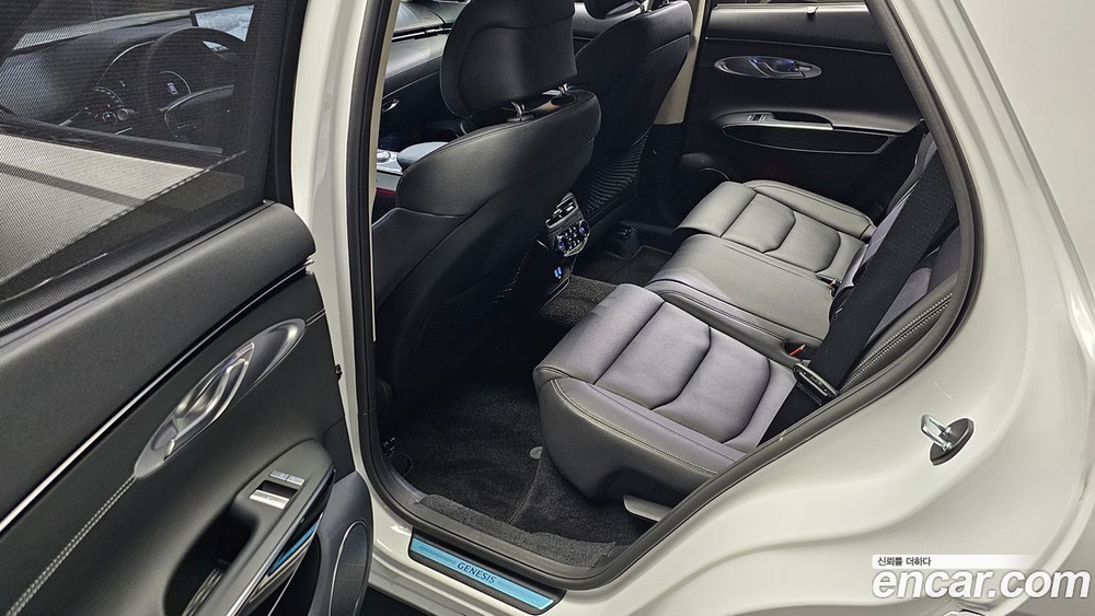 Genesis GV70 2.5T Бензин 2WD (05.2022)