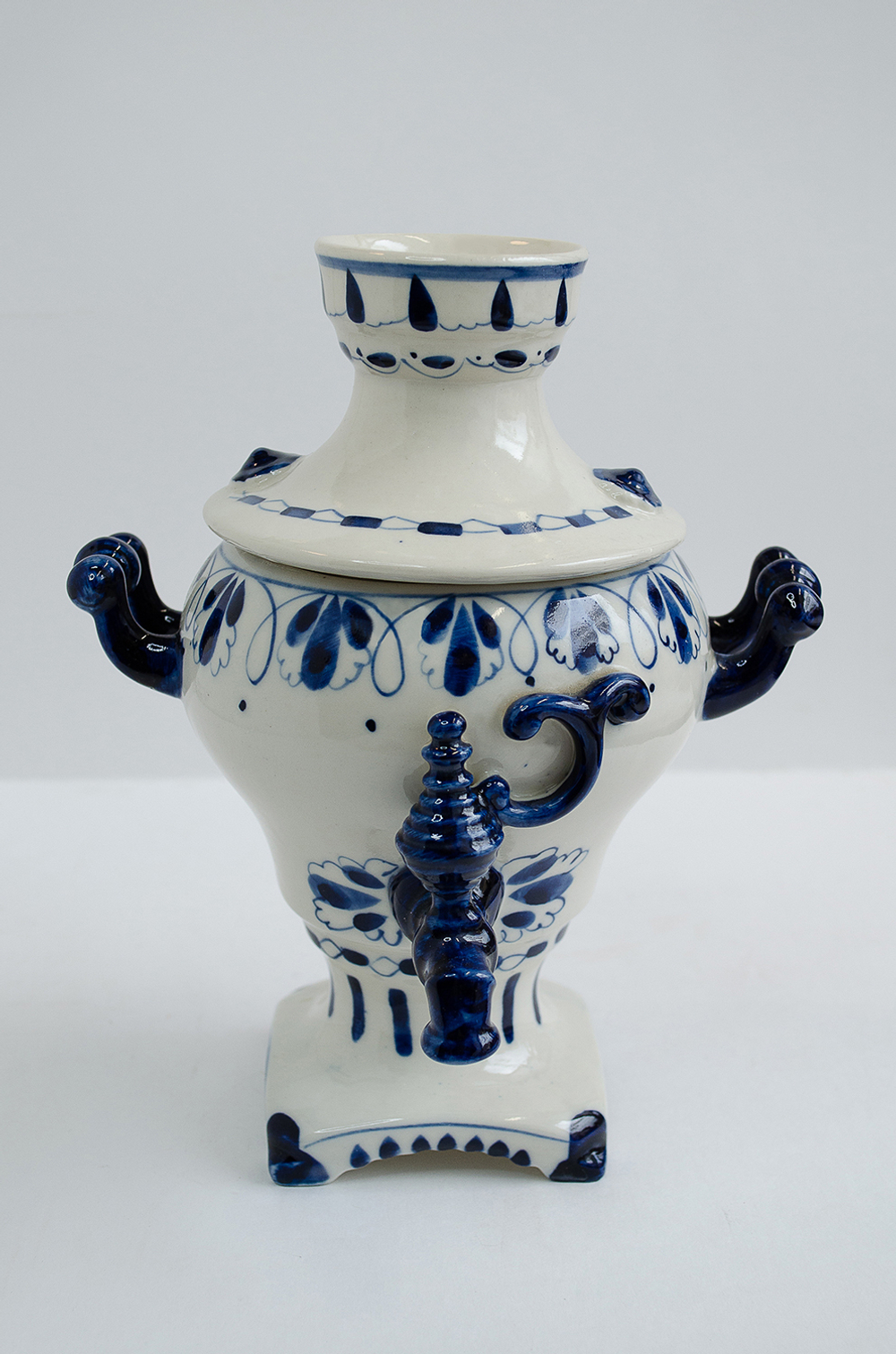 Самовар с чайником. Фарфоровая декоративная статуэтка. СССР. Объединение Гжель.1972-1985 гг.