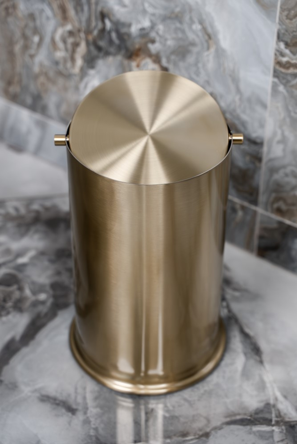 Ведро для мусора с вращающейся крышкой Matt Gold