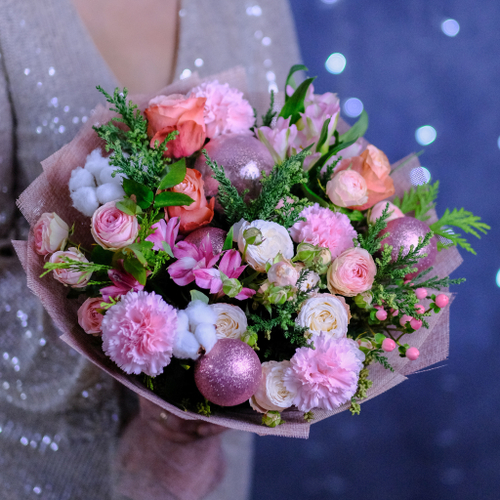 Купить Букет зимний #355 с пионовидными розами