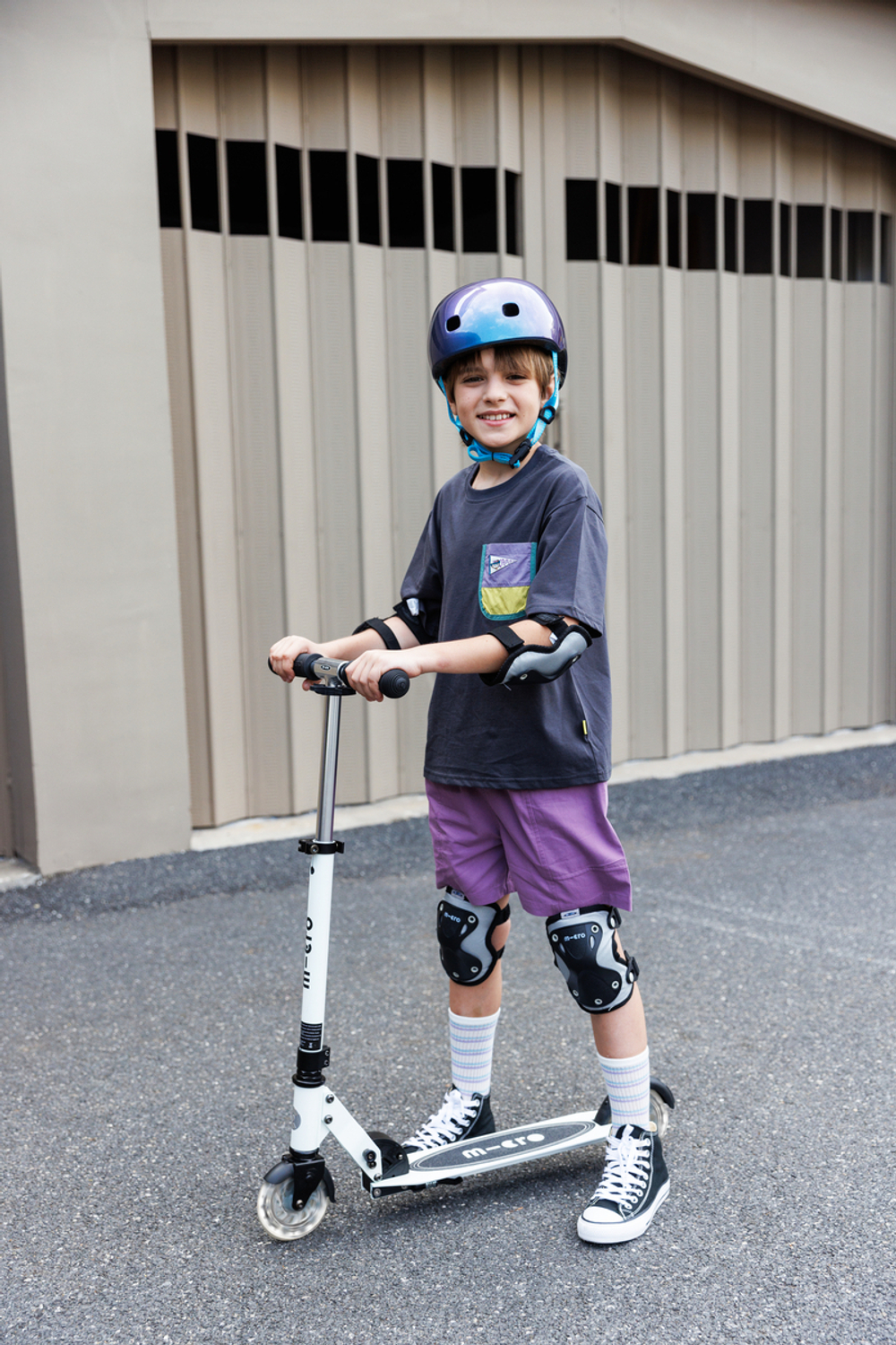 Самокат Micro Sprite Glow (светится в темноте) LED, белый