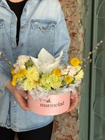 Композиция в коробке с куличем 150гр.