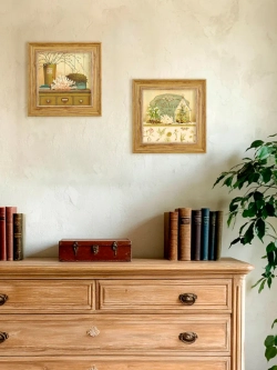 Картина настенная интерьерная в раме "под дерево" 26*26 см