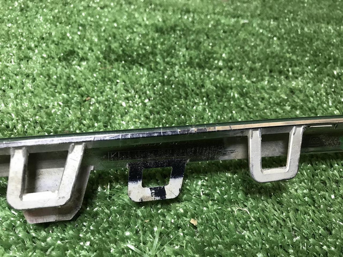 Молдинг решетки радиатора Mercedes C w205 (14-18)
