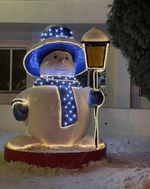 Уличная фигура "Снеговик с фонарем"