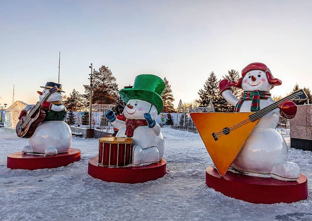 Уличные фигуры "Снеговики музыканты"