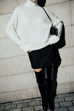 Юбка мини в черном цвете с пайетками