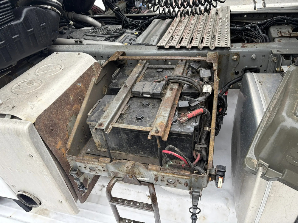 SITRAK C7H 4x2 Седельный тягач ZZ4186V391HE (Дизельный, 12,4 л, 480 л.с., AT)