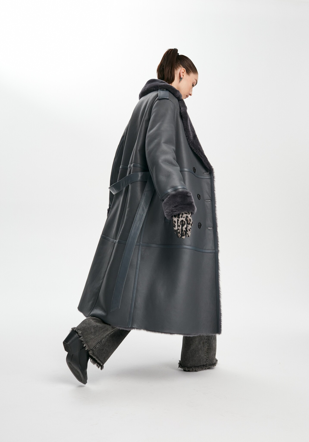 Дубленка-пальто серая