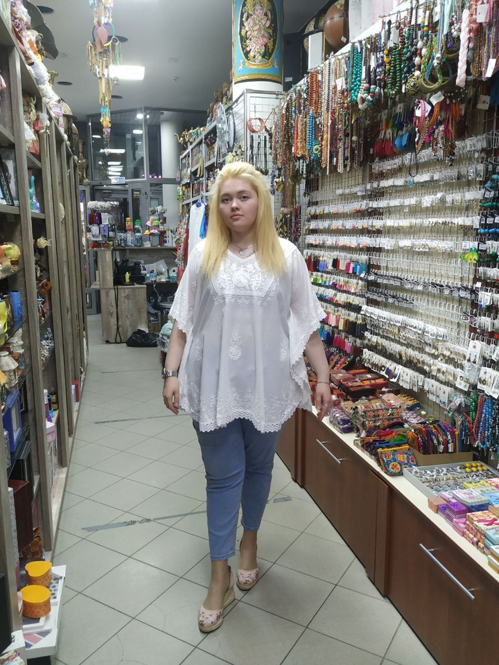 Пончо с вышивкой, края вязаные цвет белый free size