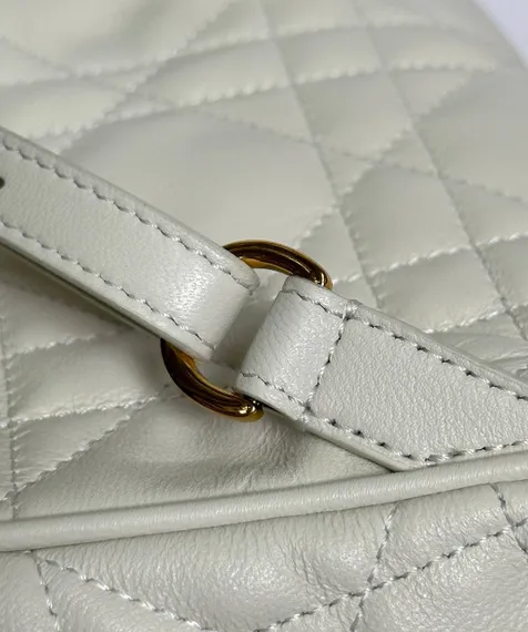 Рюкзак Dior Caro белый, модель среднего формата