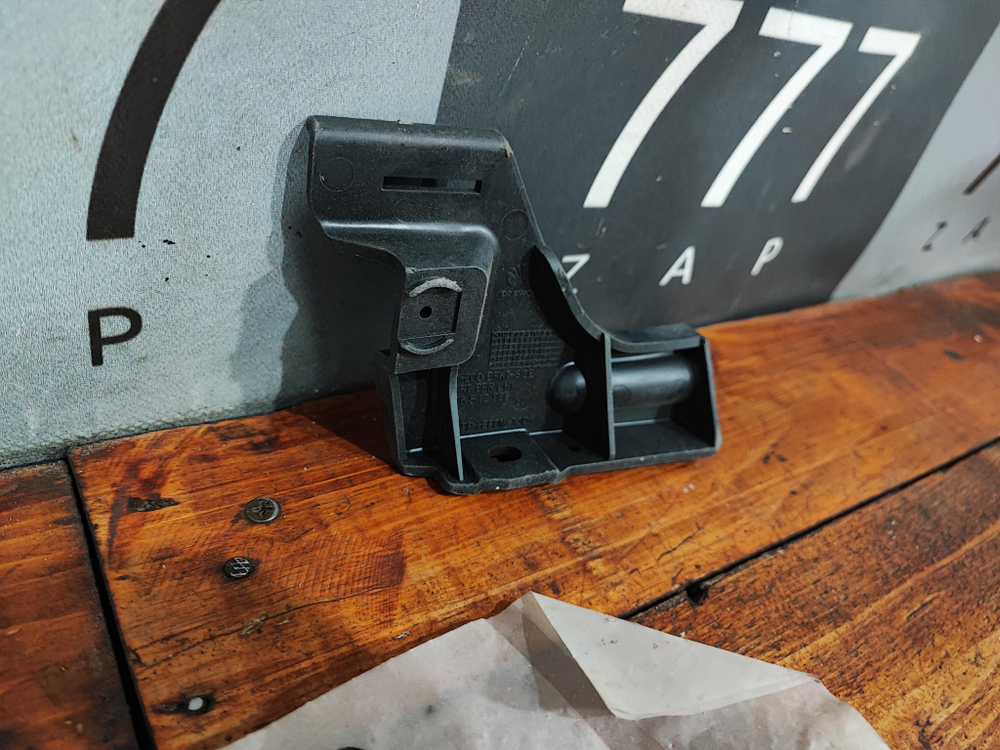 Кронштейн переднего бампера Aveo (T200) Новый Оригинал 96542986