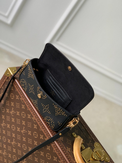 Louis Vuitton Ivy Wallet On Chain Bag