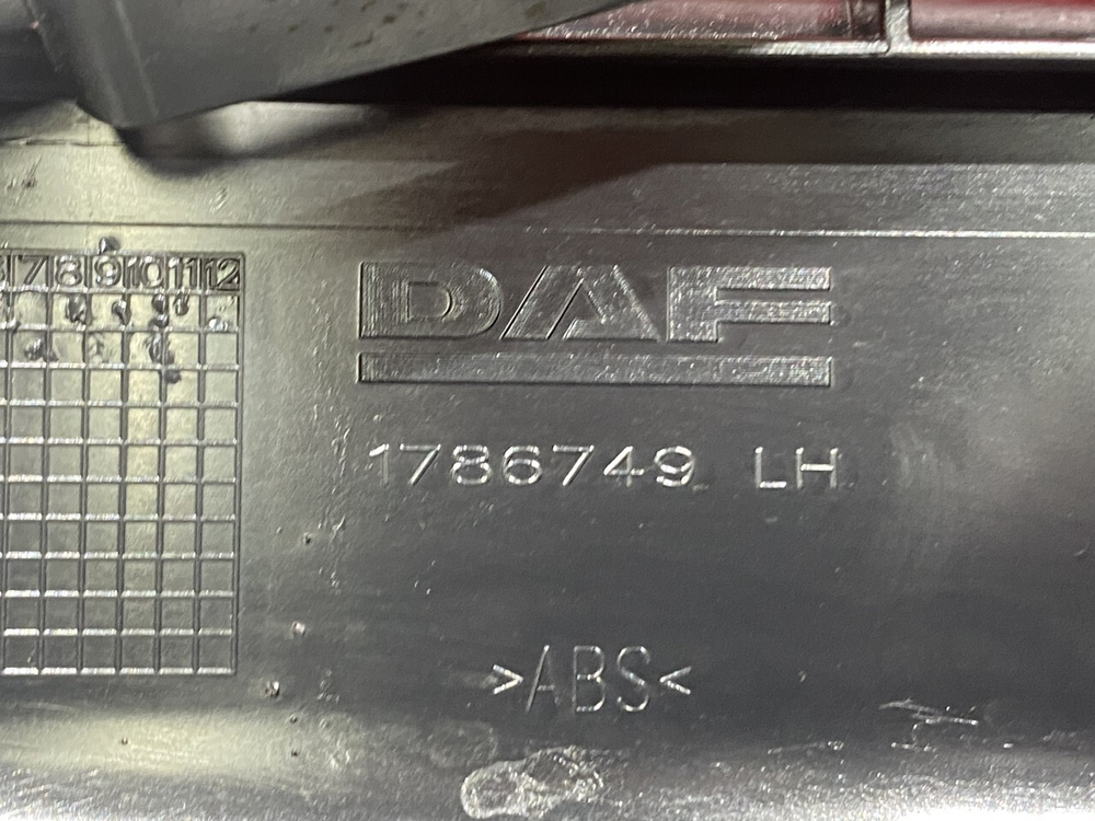 Накладка ручки бардачка левая 2019г