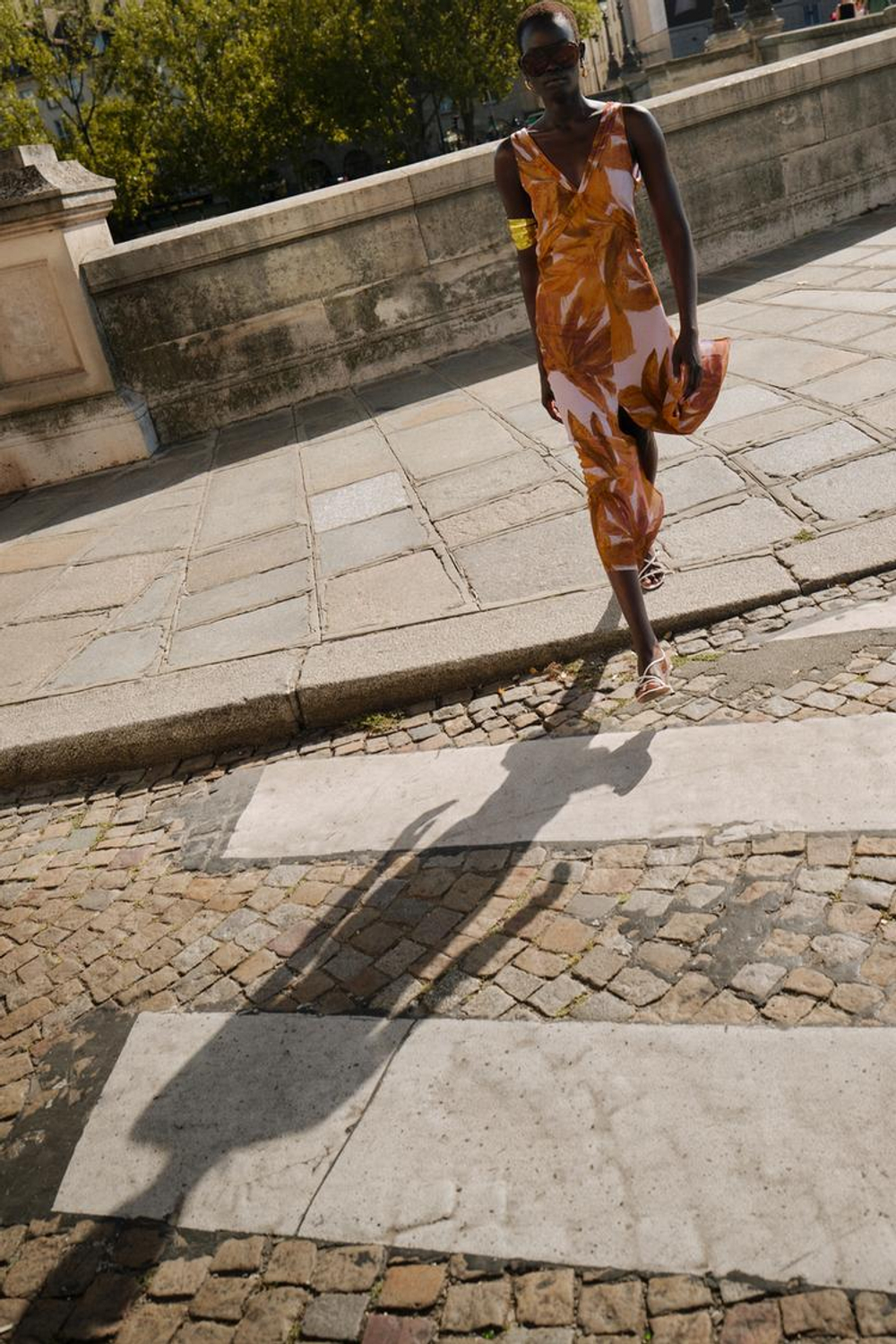 ZARA ПЛАТЬЕ МИДИ С ПРИНТОМ, РАЗНОЦВЕТНЫЙ