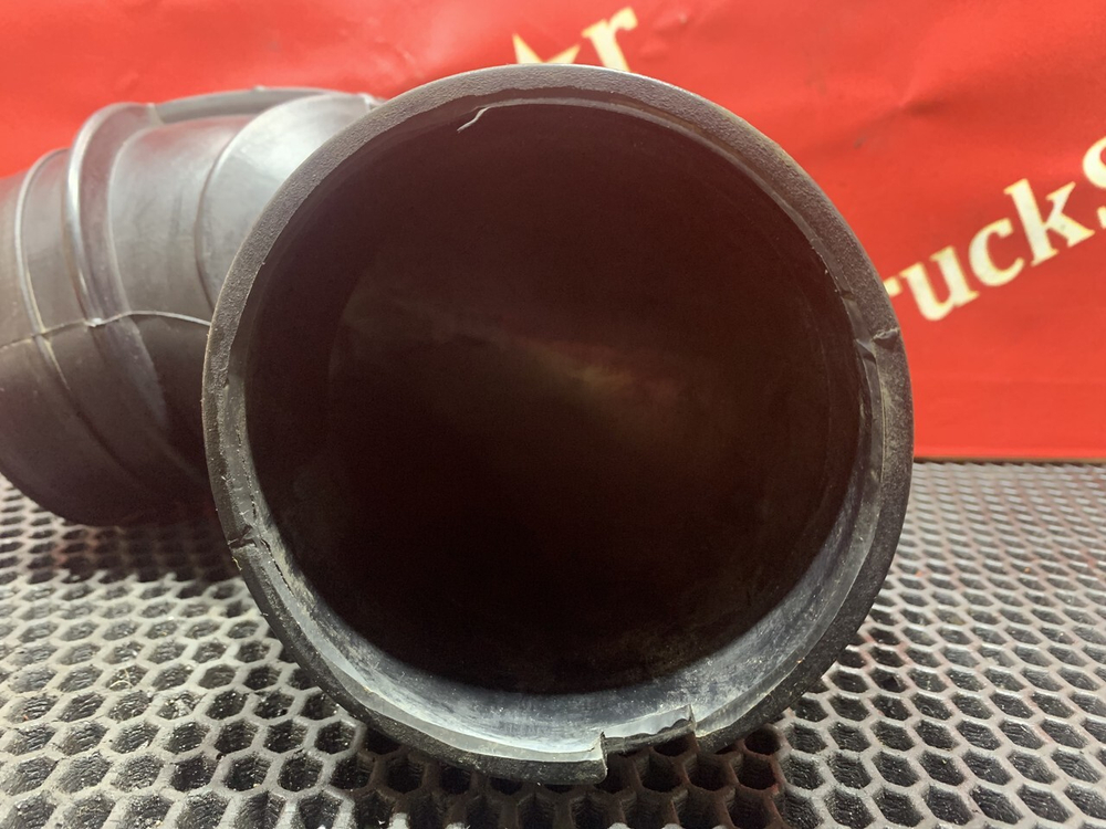 Патрубок воздушного фильтра 2023г