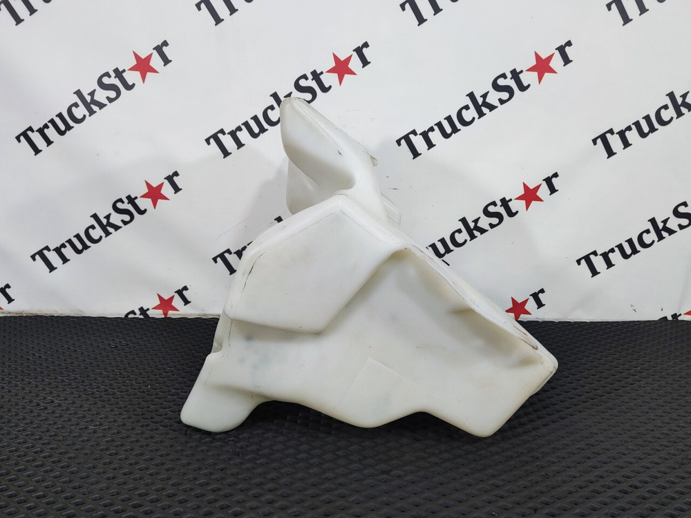 Бачок омывателя лобового стекла 2018г.