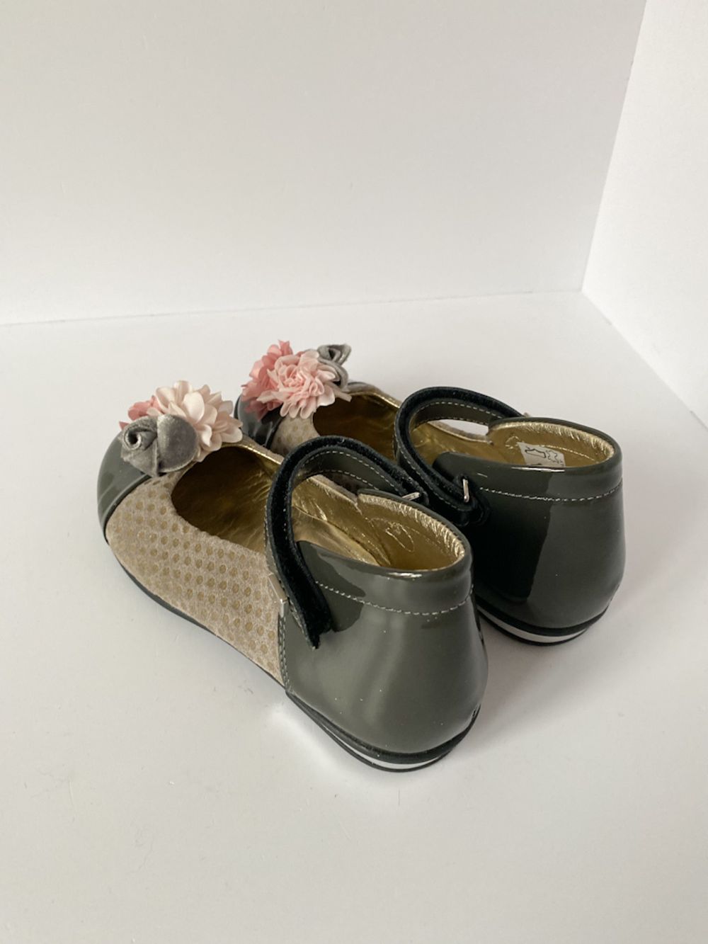 Новые лаковые туфли Monnalisa, 28