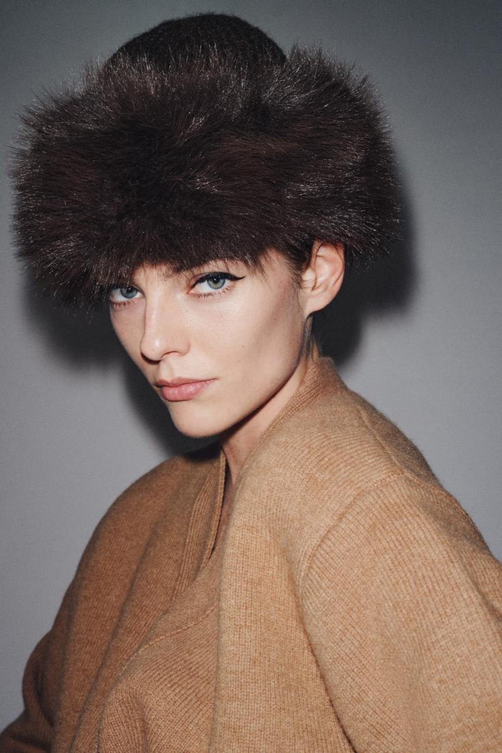 ZARA ШАПКА ИЗ МЕХА, КОРИЧНЕВЫЙ